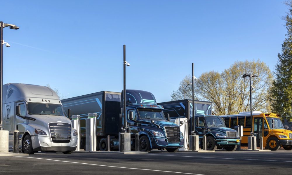 electric-island–daimler-trucks-north-america-and-pge–portland-or_100789746_h electric-island--daimler-trucks-north-america-and-pge--portland-or_100789746_h